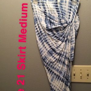 High low vertical slit skirt